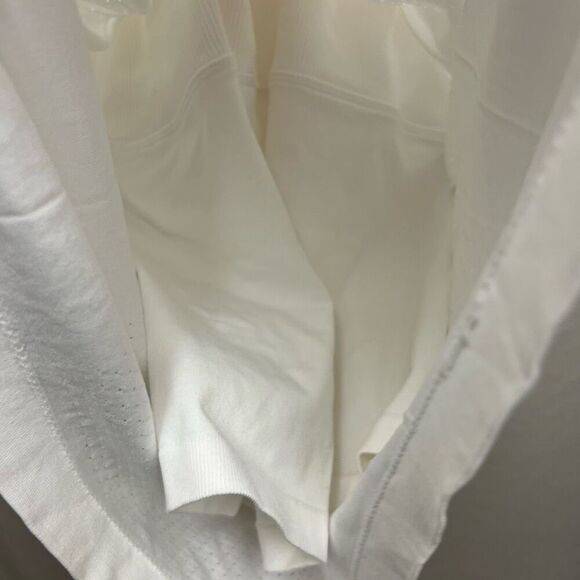 Lululemon white swiftly shorts dress size 4 - Picture 4 of 4